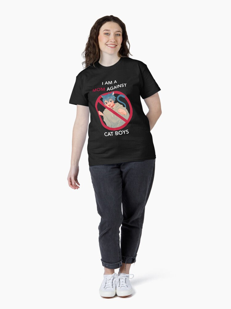 (WHITE TEXT VERS.) I AM A MOM AGAINST CAT BOYS Classic T-Shirt