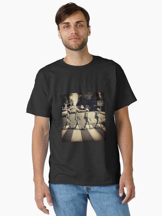 4 Aliens crossing pedestrian pathway at Abbey Road Classic T-Shirt