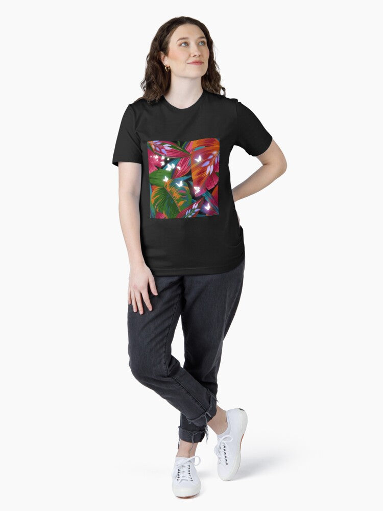 A tropical leaf that stands out with its vibrant colors. Essential T-Shirt