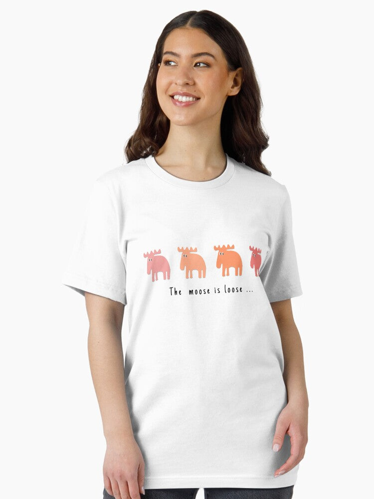 4 Mooses in living coral Essential T-Shirt