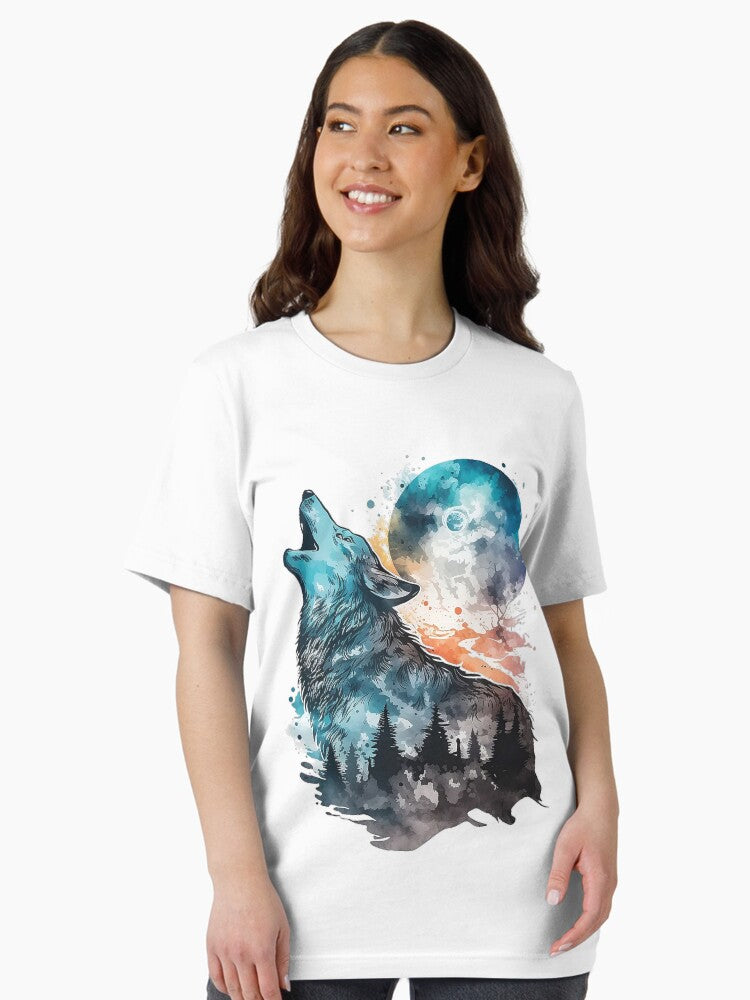 A Majestic Wolf Howling at the Moon Essential T-Shirt