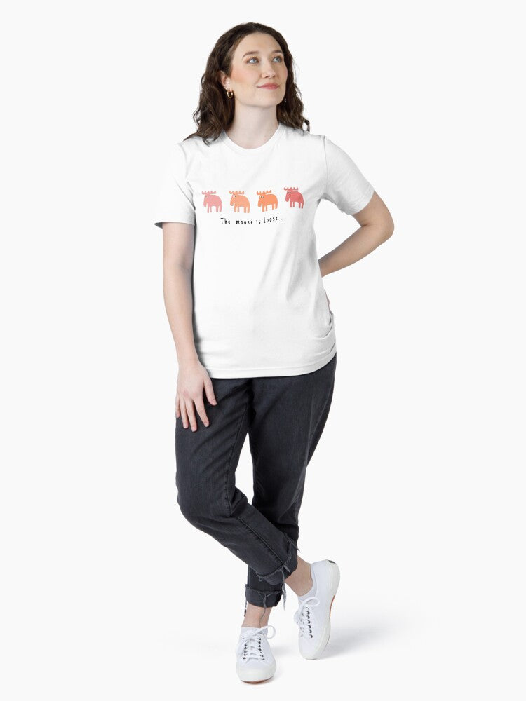 4 Mooses in living coral Essential T-Shirt