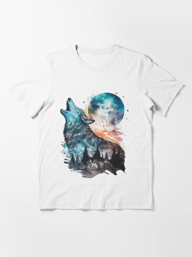 A Majestic Wolf Howling at the Moon Essential T-Shirt